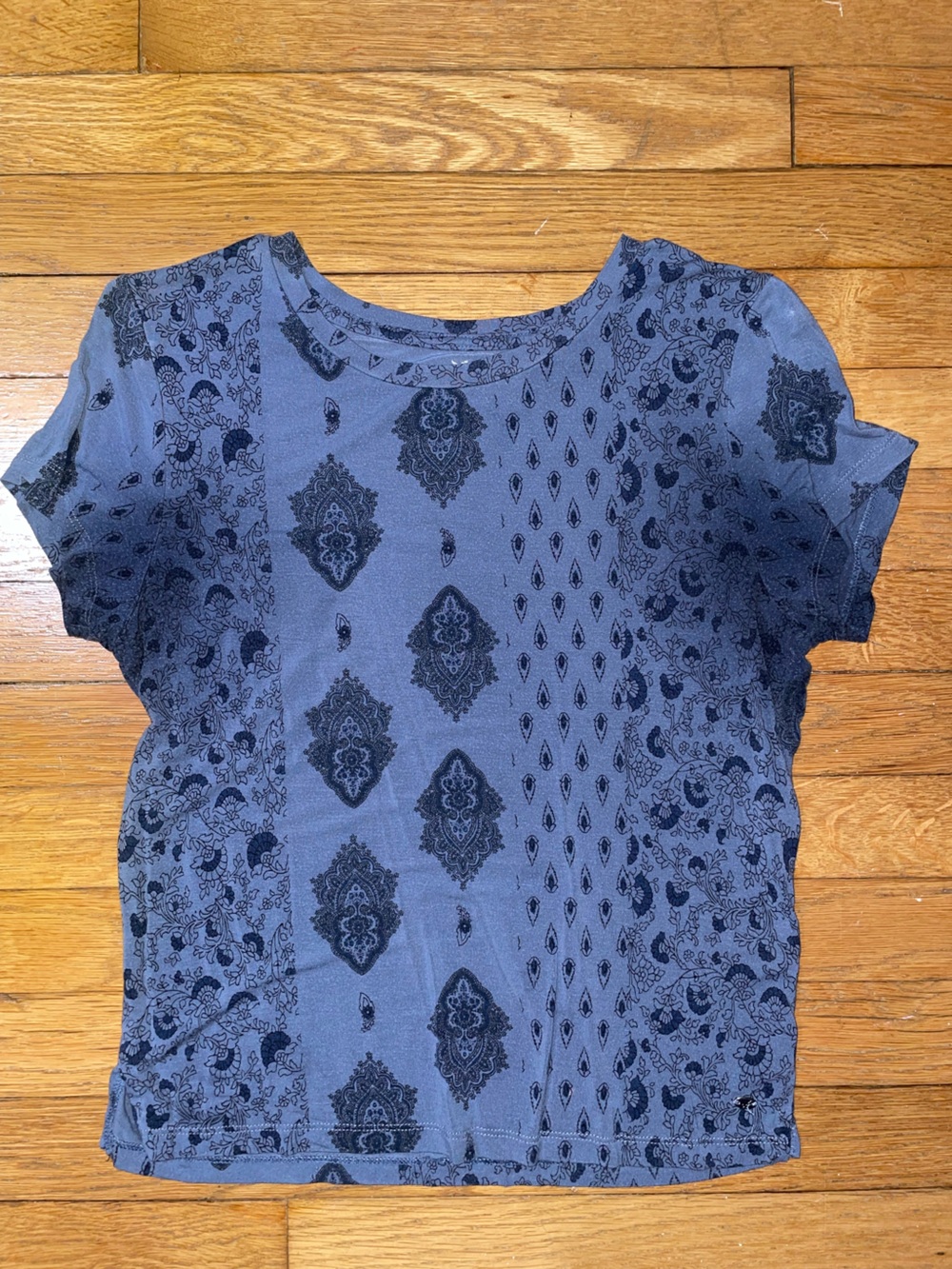 American Eagle Outfitters Navy and Black T-shirt